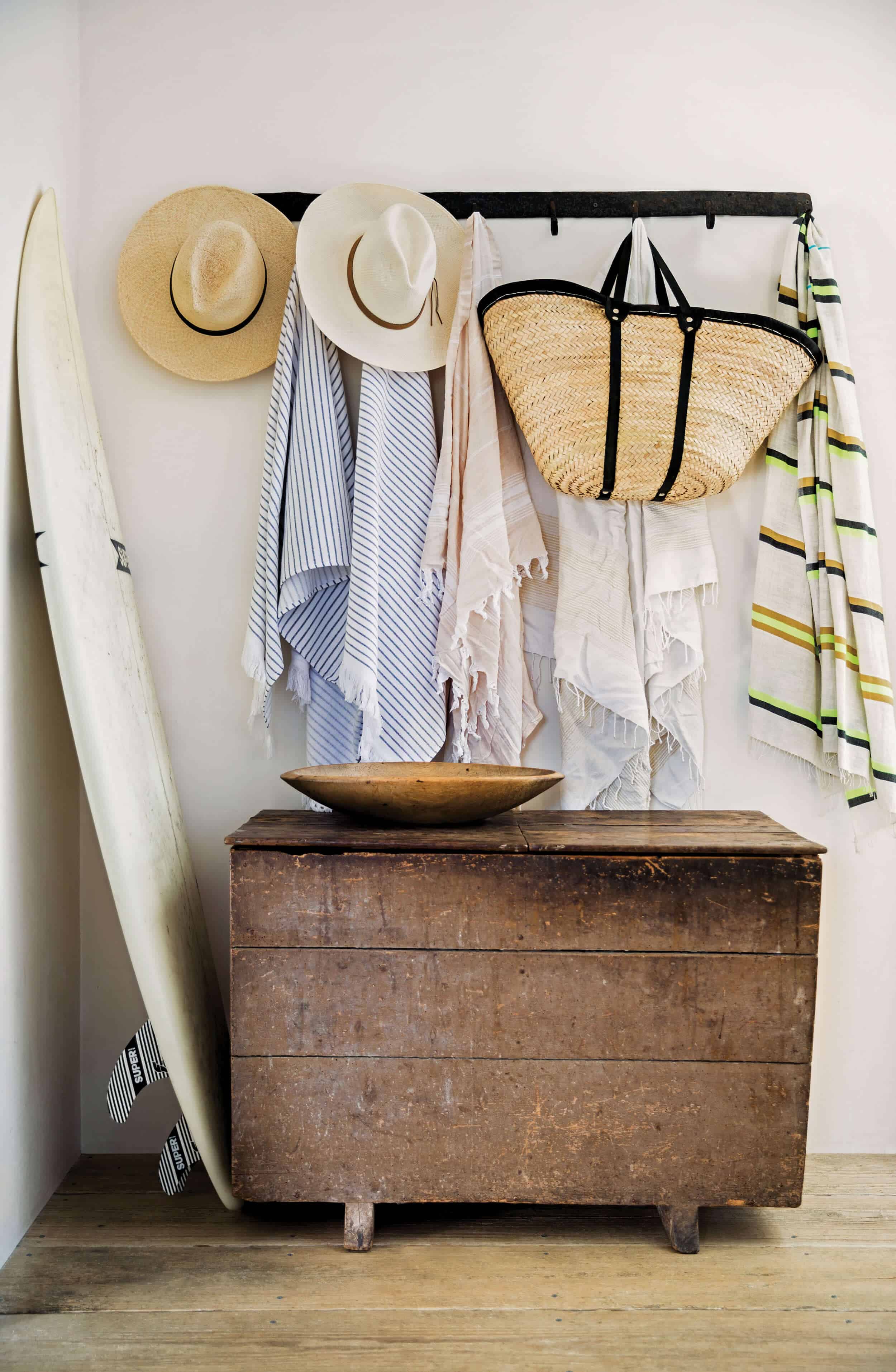 Emily-Henderson_Surf-Shack_Blonde-Wood_Raw_Woven_Leather_Tonal_Hipster_Minimal_1