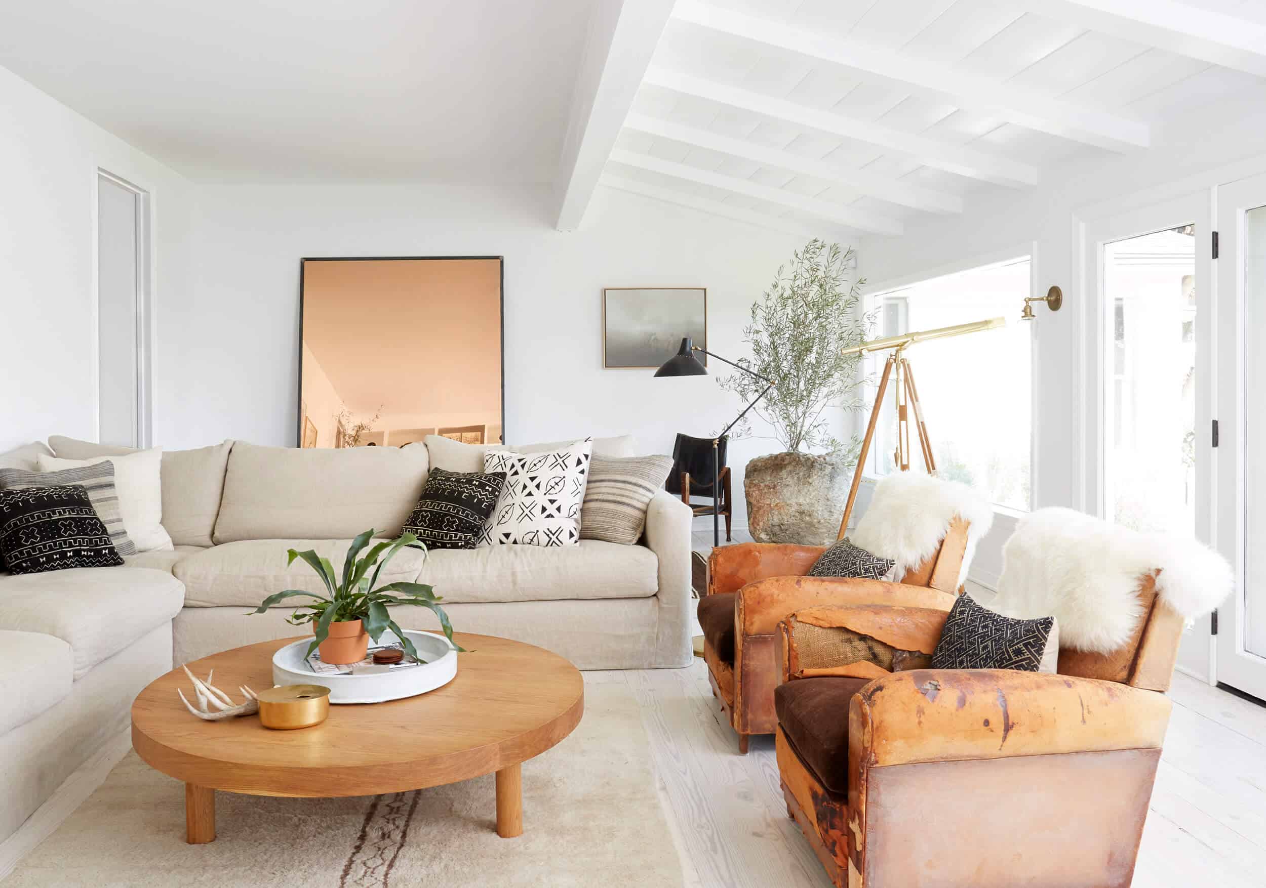 Emily-Henderson_Modern-Design-Trends_White_Minimal_Casual_Rustic_Simple_Relaxed_California_Effortless_17