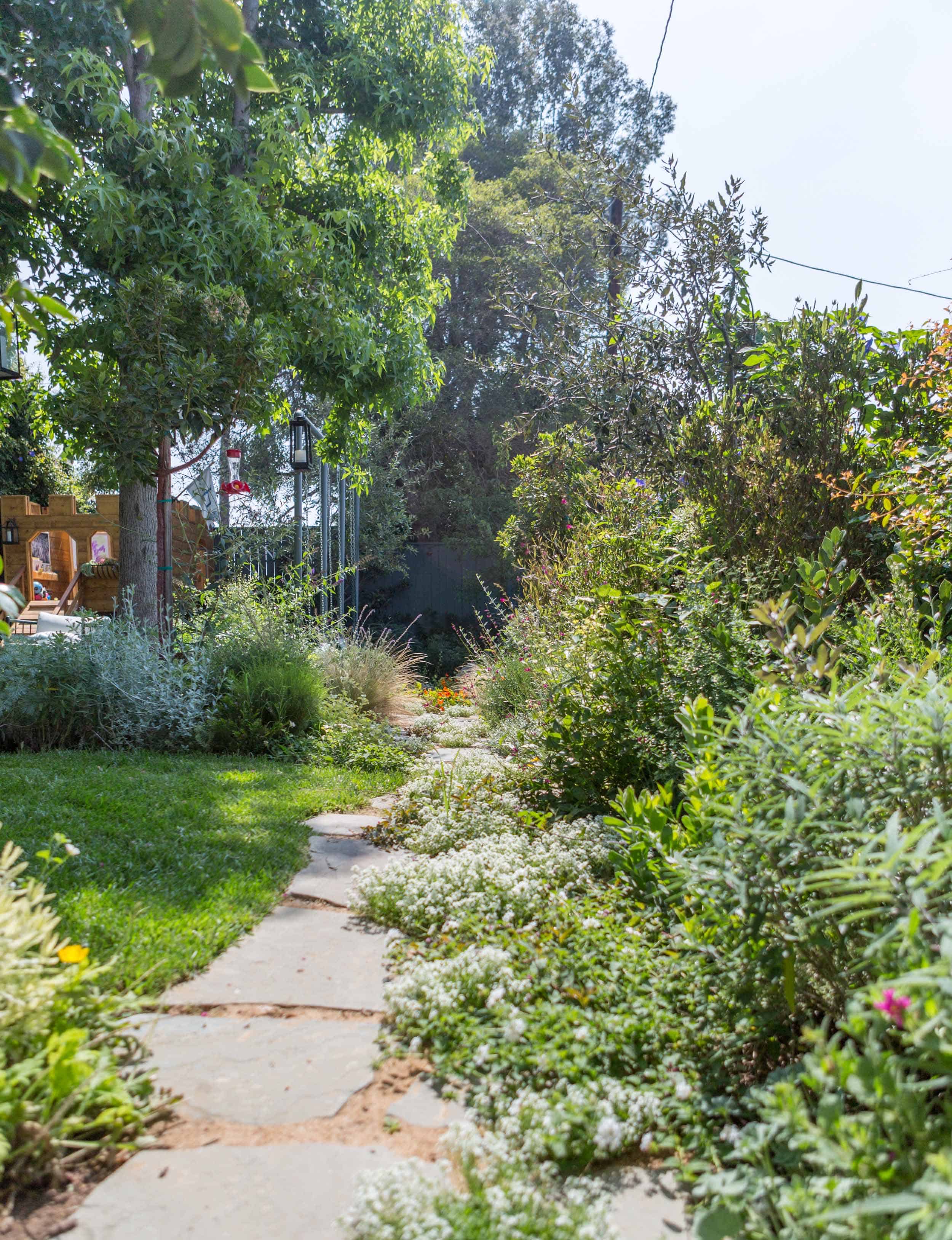 Emily-Henderson-Backyard-54