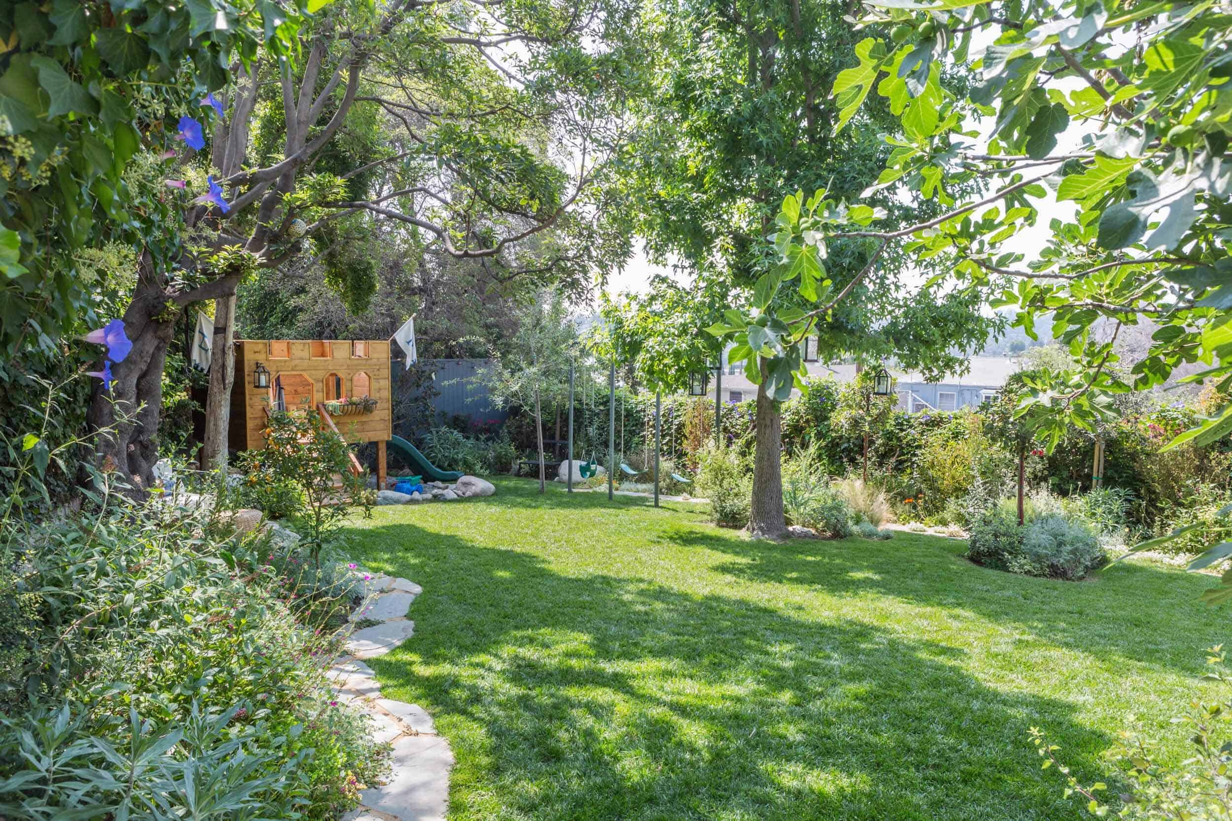 Emily-Henderson-Backyard-75