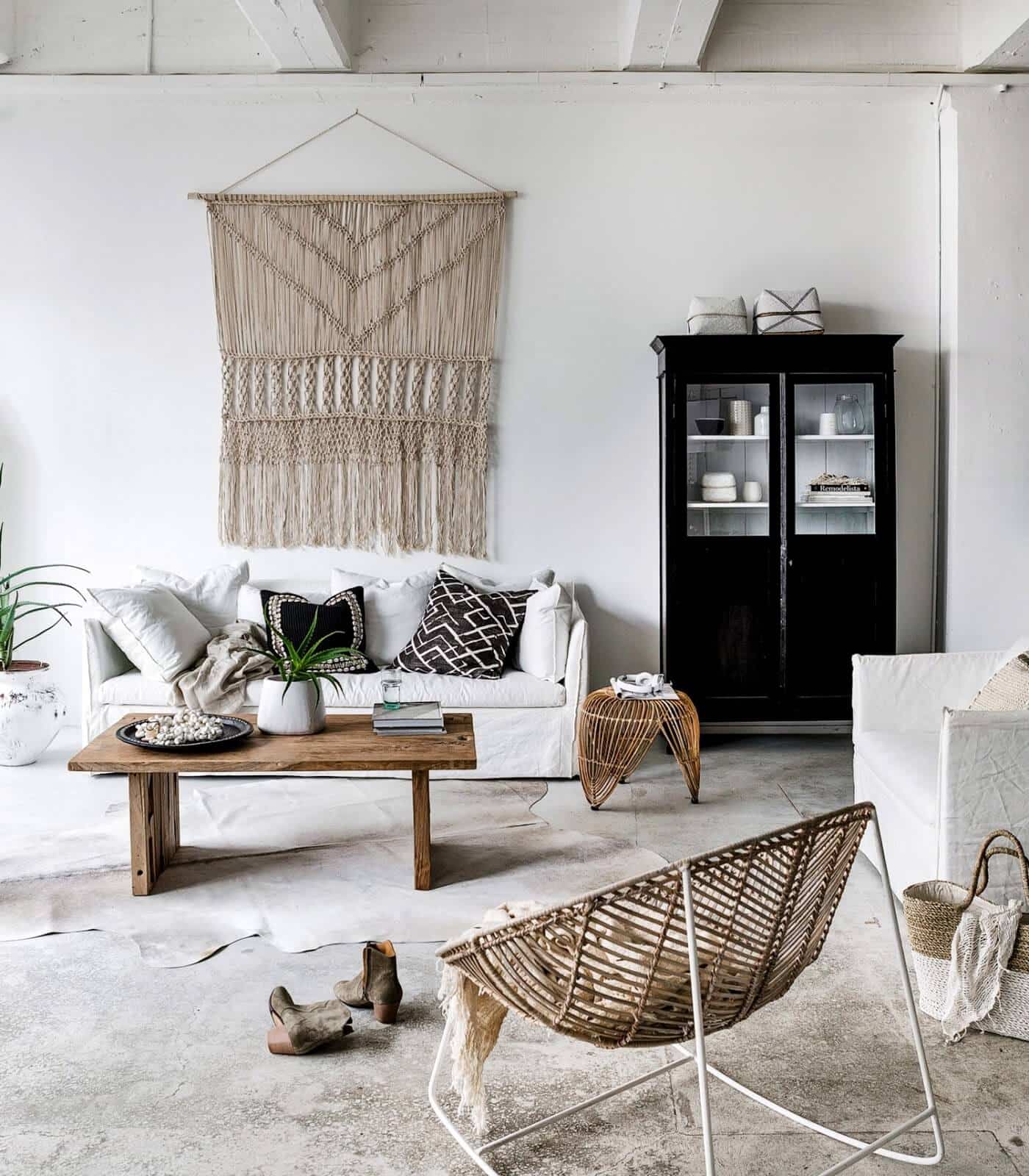 Emily-Henderson_Effortless_Minimal_Casual_Art_7