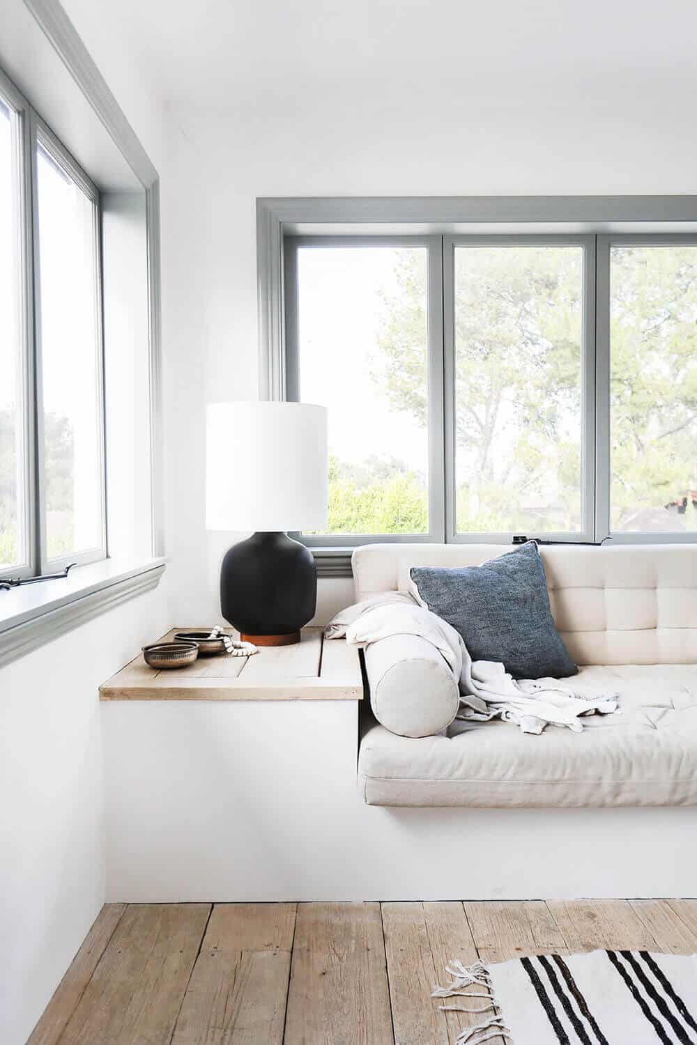 Emily-Henderson_Modern-Design-Trends_White_Minimal_Casual_Rustic_Simple_Relaxed_California_Effortless_Lighting_1