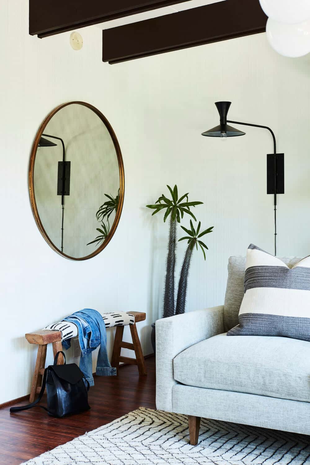 Emily-Henderson_Modern-Design-Trends_White_Minimal_Casual_Rustic_Simple_Relaxed_California_Effortless_Lighting_8