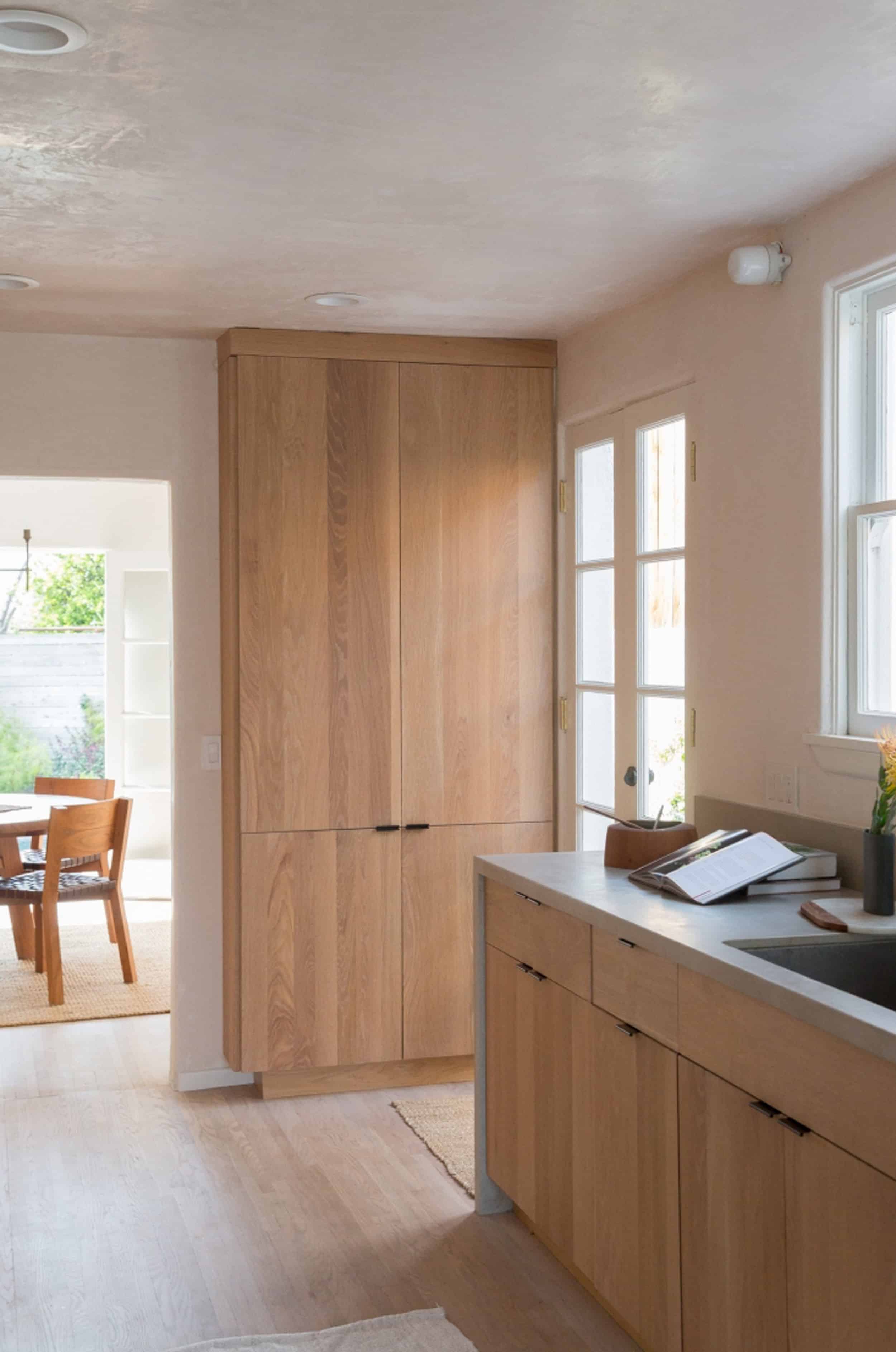 Emily Henderson Design Trends 2018 Kitchen Flat Front Cabinets 02