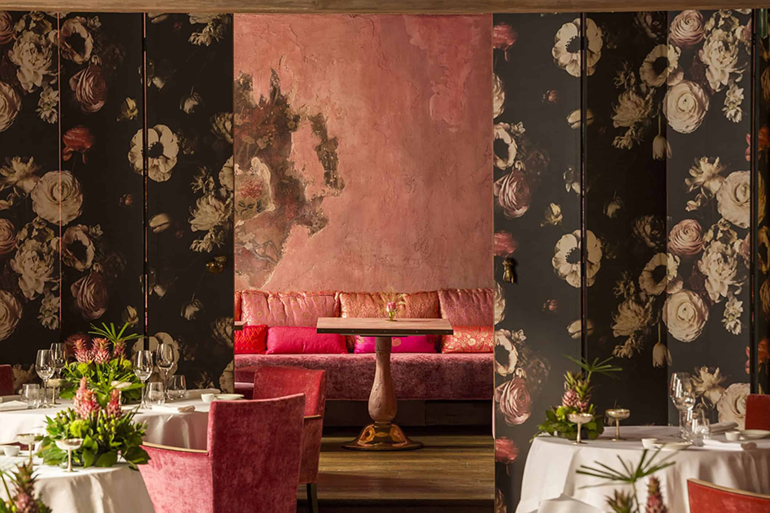 Met Restaurant, Hotel Metropole. Venice floral wallpaper pink