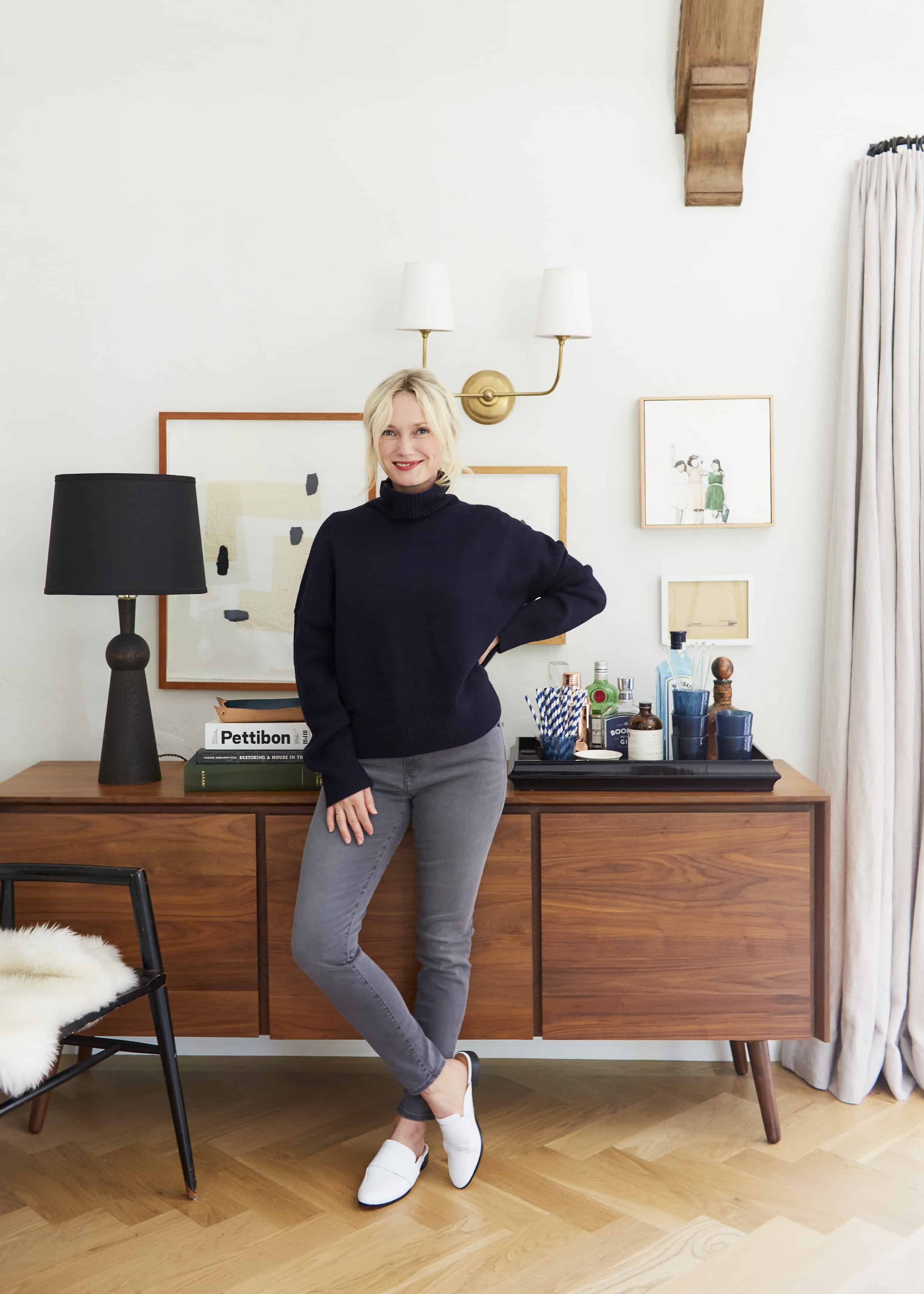 Emily Henderson Nordstroms Anniversary Sale Fall Essentials 2018 Frame Skinny Jeans White Loafer