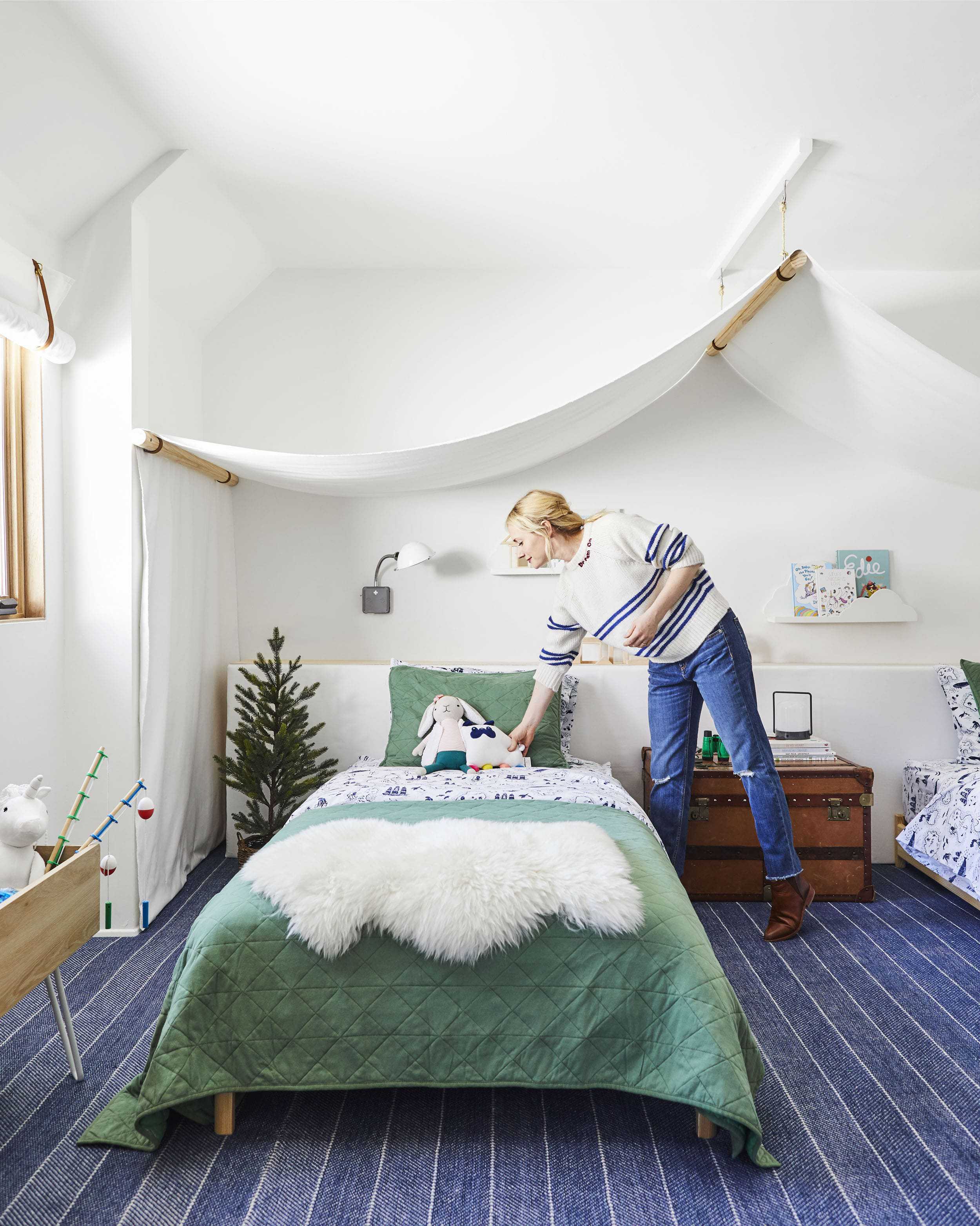 Emily Henderson Mountain Pillowfort Kids Room20 01