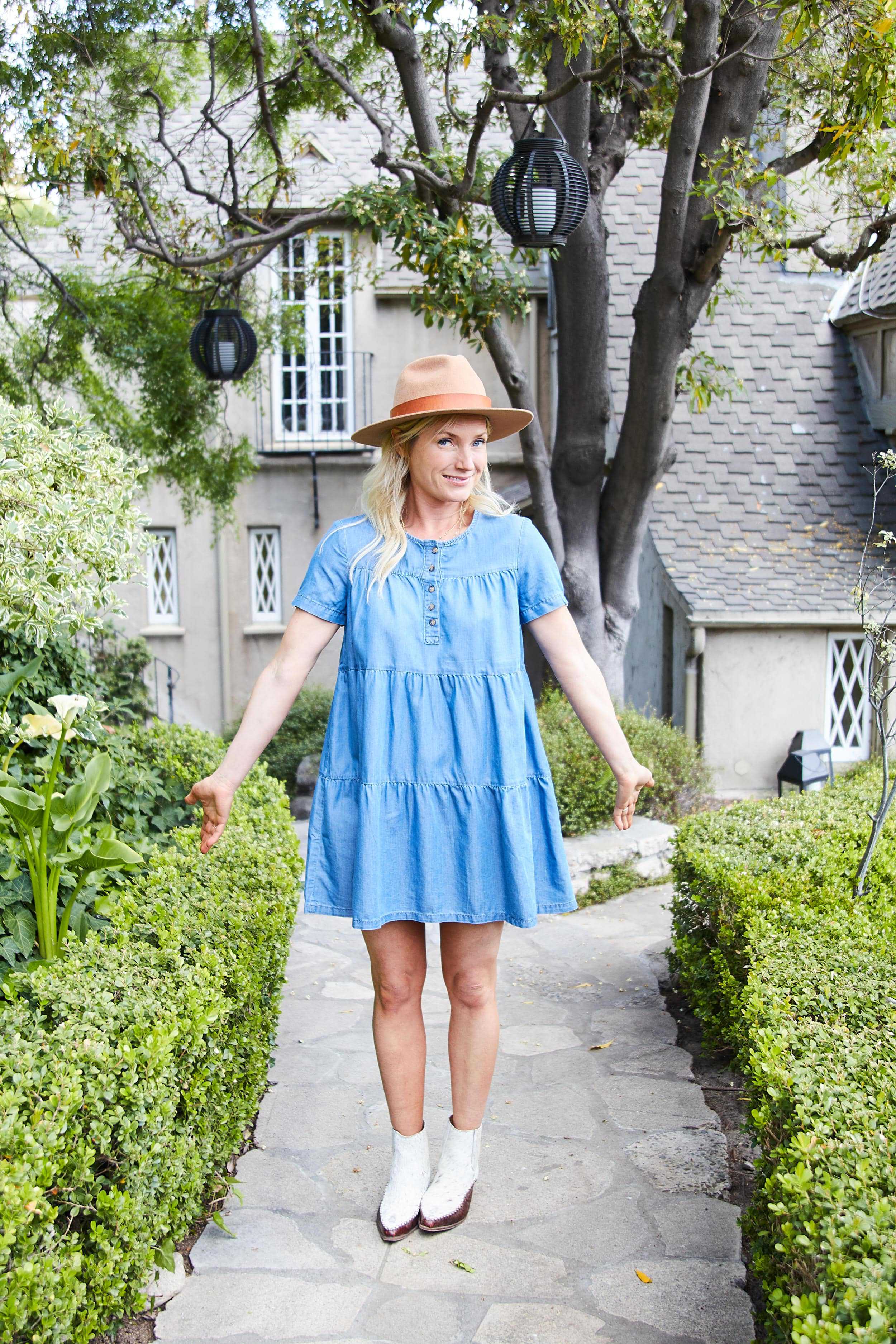 Emily Henderson short spring dresses5