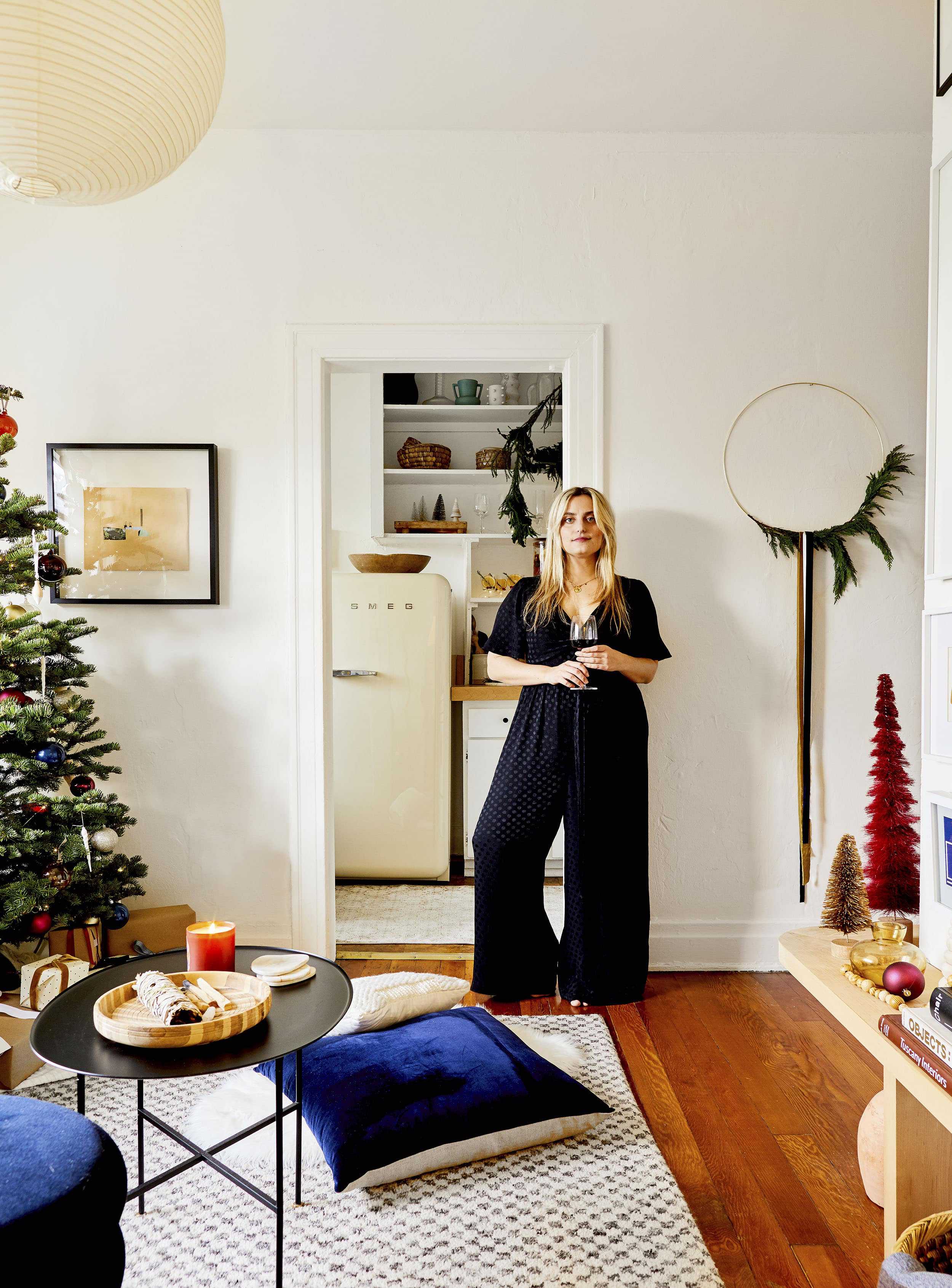 Emily Henderson minimal christmas decorating ideas12