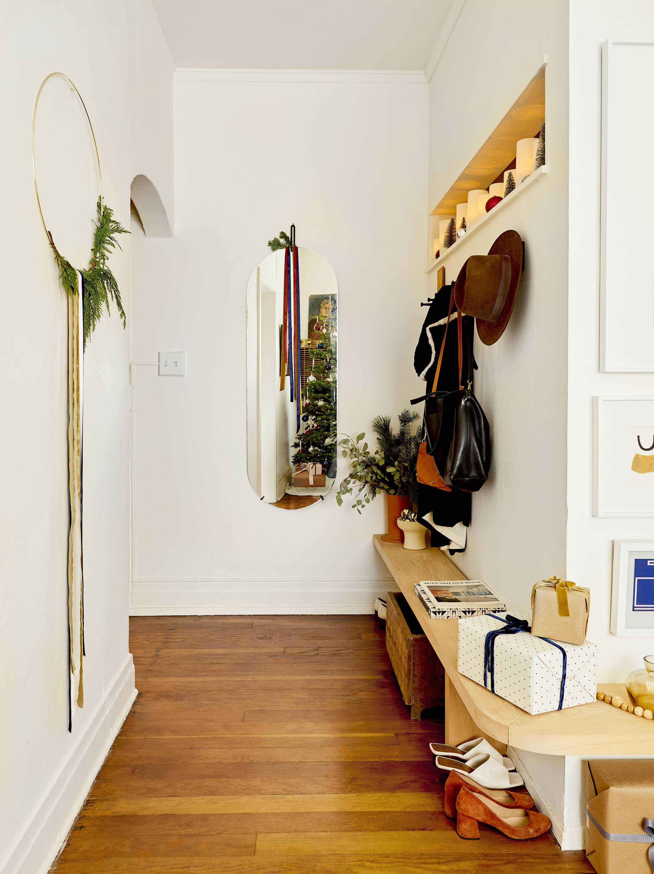 Emily Henderson minimal christmas decorating ideas5