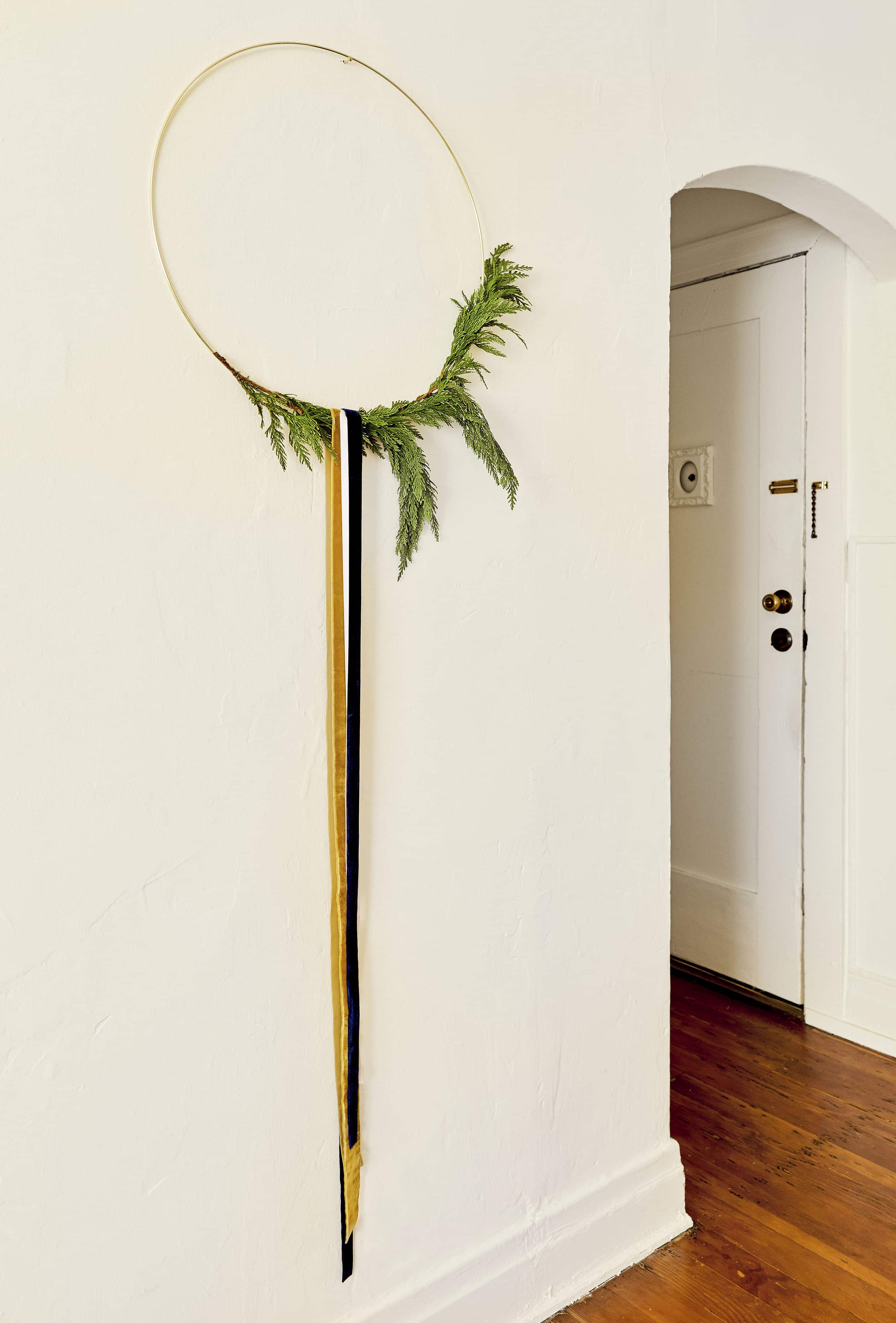 Emily Henderson minimal christmas decorating ideas6