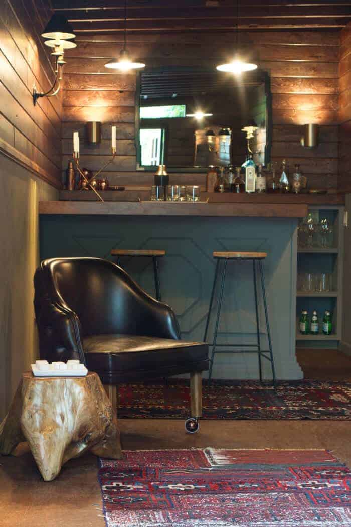 mancaverusticblackleatherwoodbar2